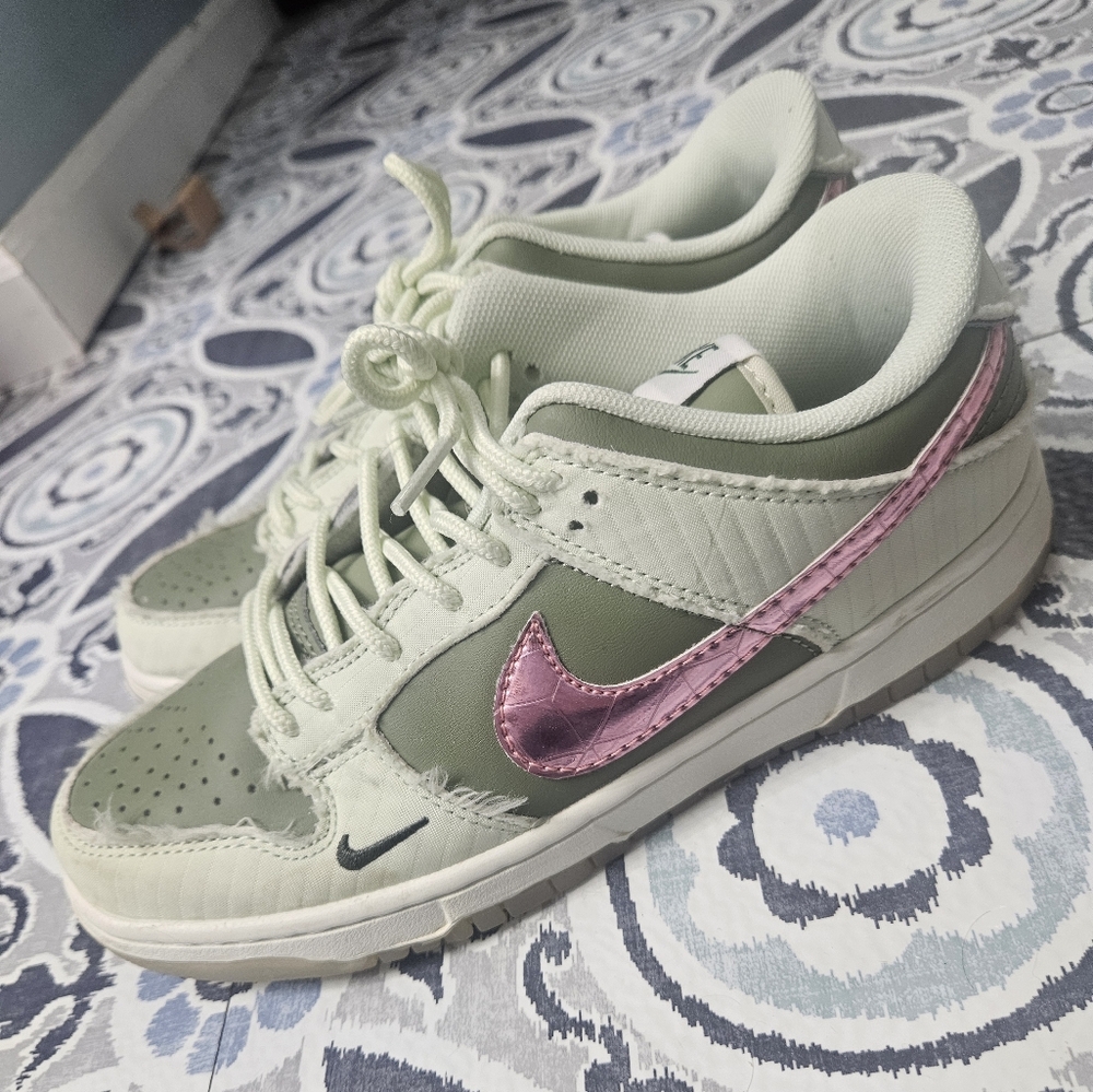 Nike Green and Metallic Pink Sneakers